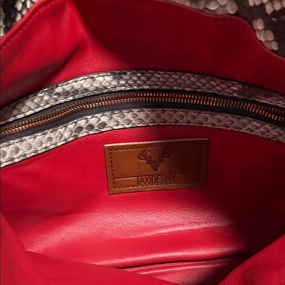 Elegant Snake Print Clutch - Picture 2 of 2